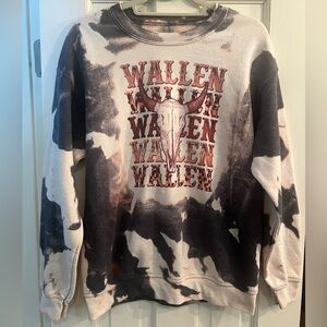 🌻Gildan Black and White Tie-Dye Sweatshirt🌻